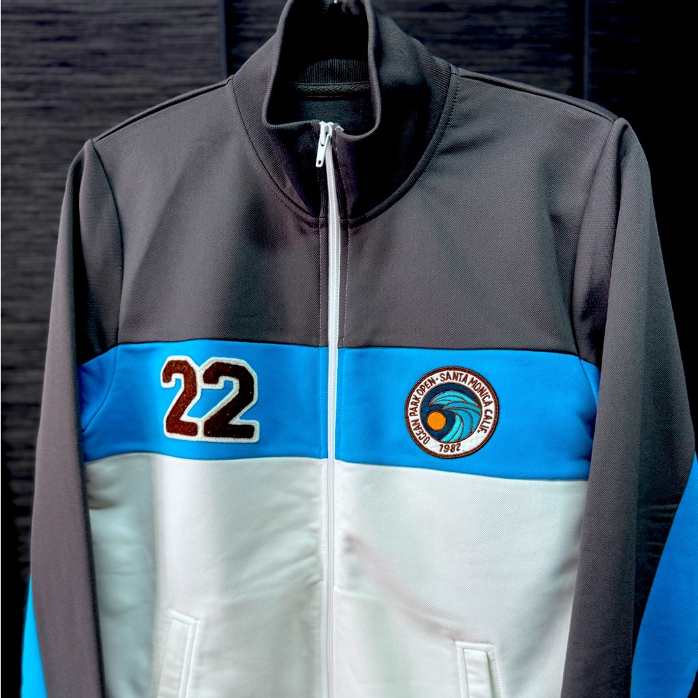 Hollister Athletics Retro Size Medium